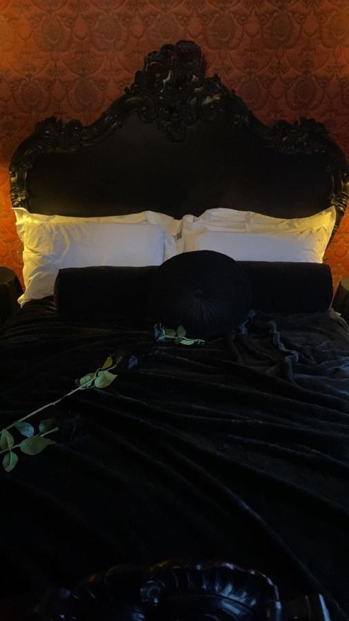 Wednesday'S Family Rooms York Bagian luar foto