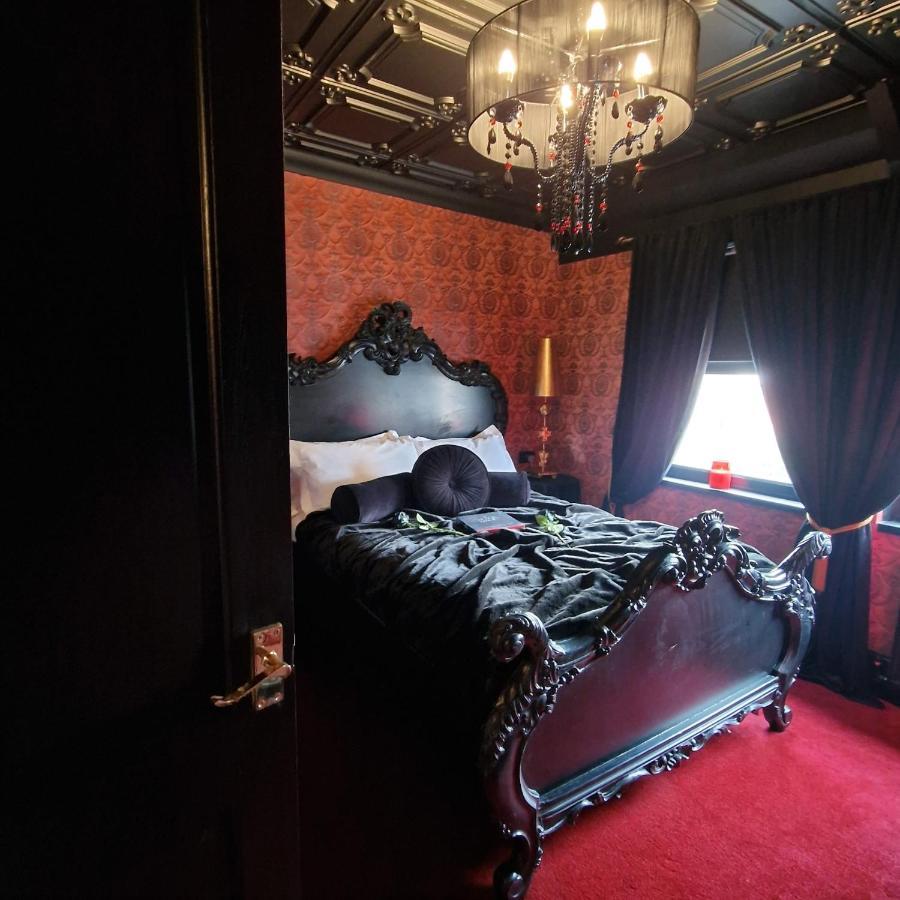 Wednesday'S Family Rooms York Bagian luar foto
